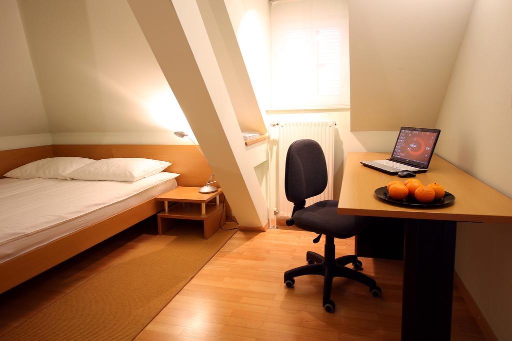 Apartments Villa Boltez Kranj Pokoj fotografie